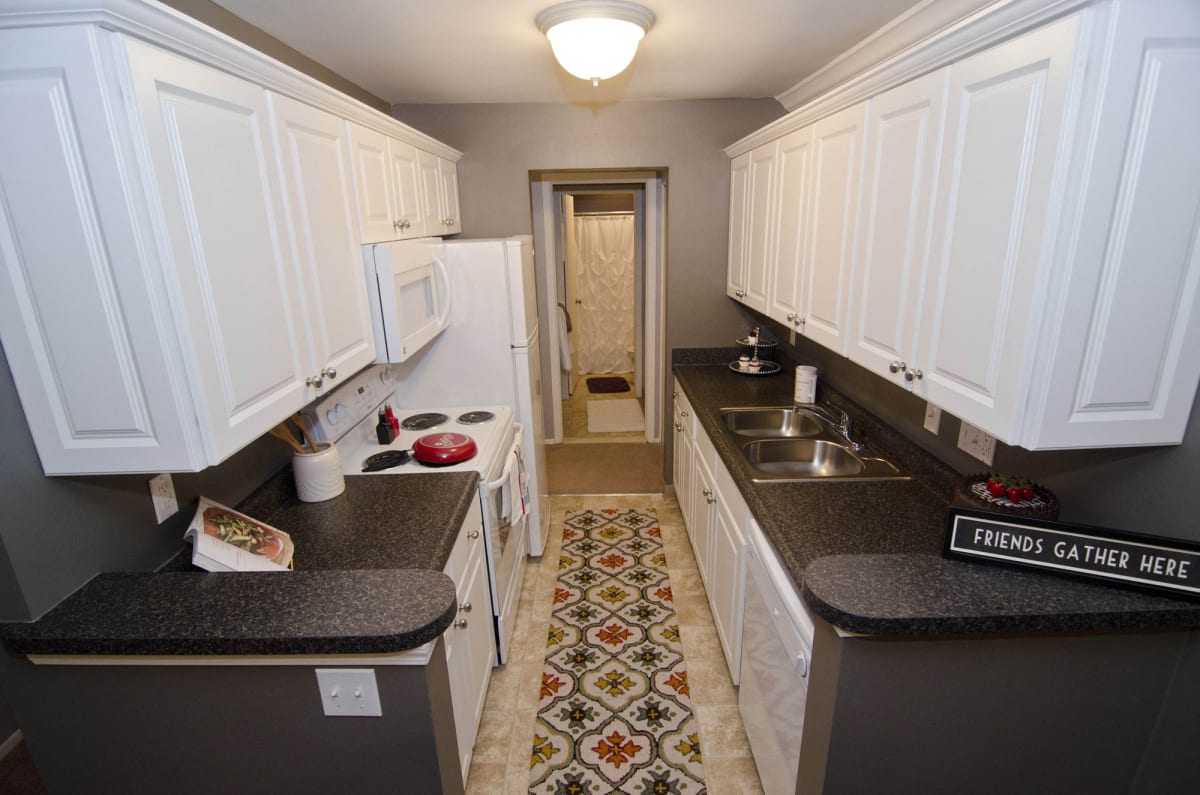 Photos of Berrytree Apartments near Michigan State University East